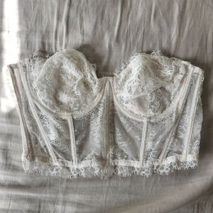 34DD Victoria Secret Bra. Strapless.